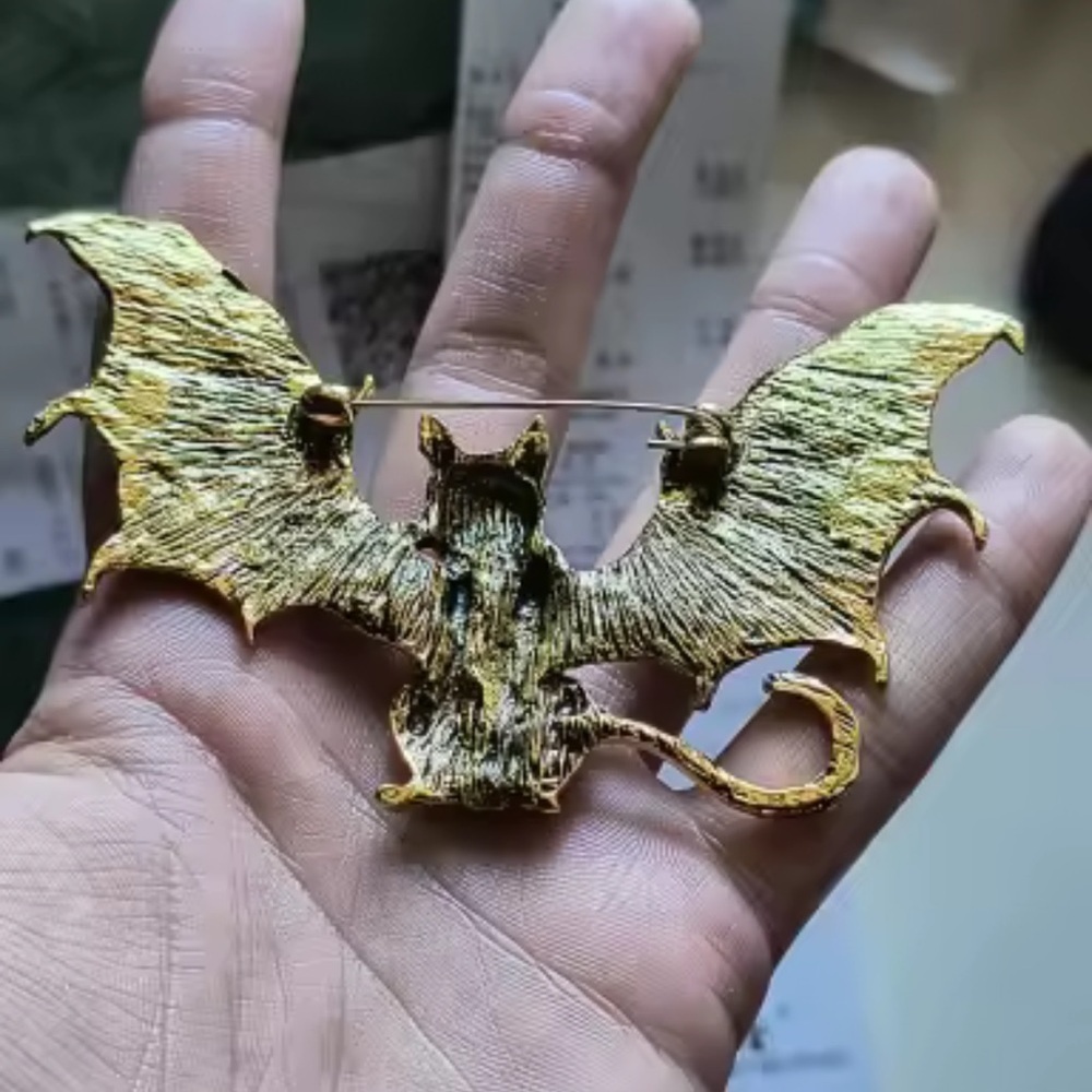 Gothic Bat Cat Brass Brooch - Picture 5 of 12